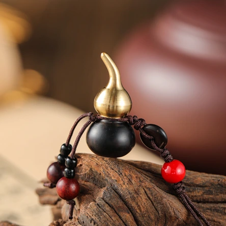 黑酸枝镶铜葫芦挂件